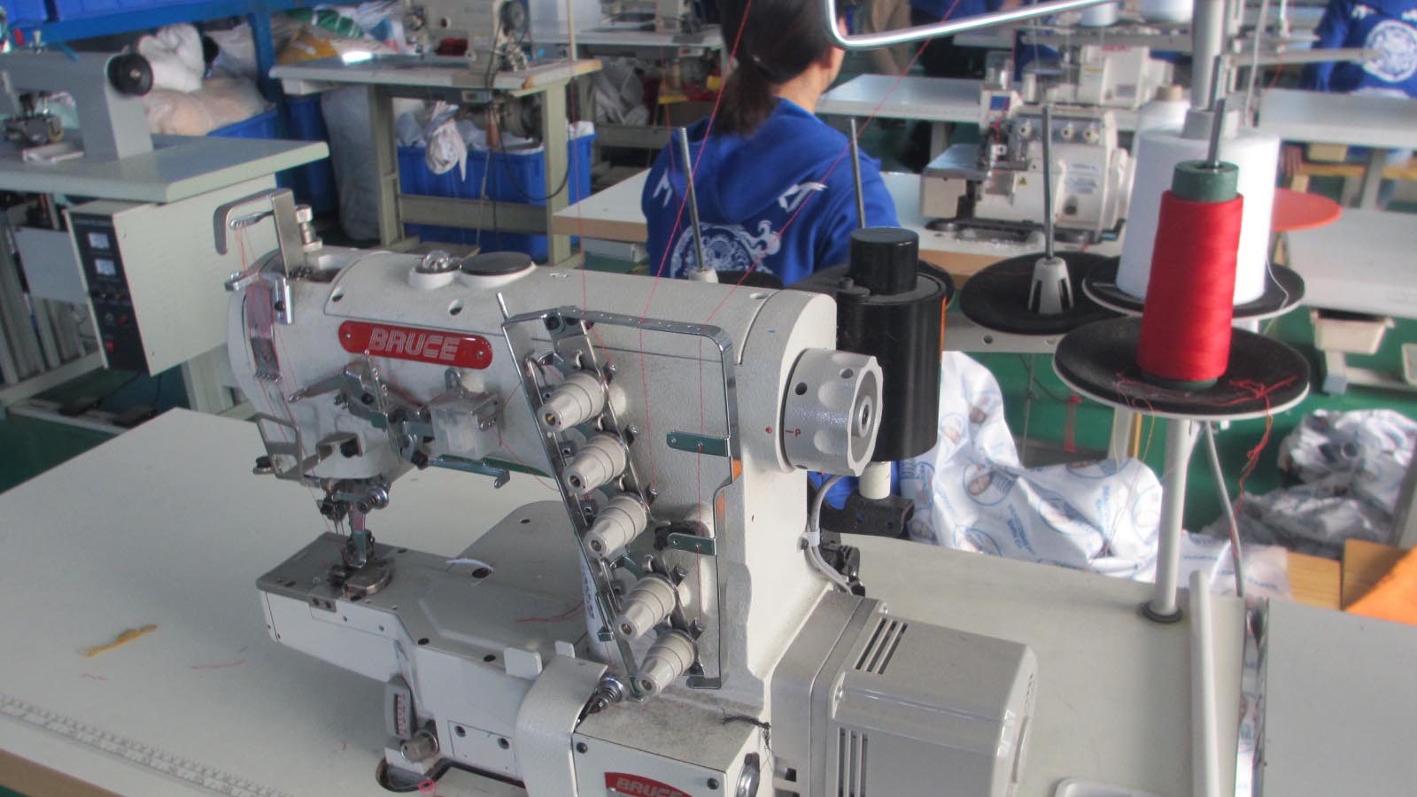 如何选择定制 T 恤 OEM 供应商.jpg